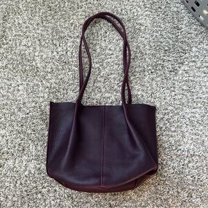 Portland Leather Goods Devan Bucket Bag in Plum